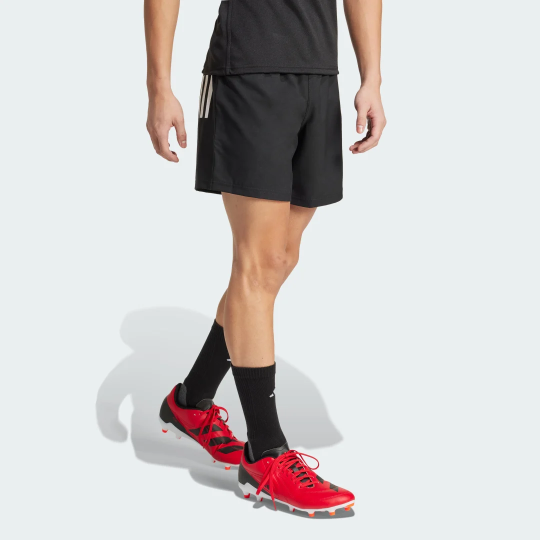 Detalle de Pantalón corto 3 bandas de Adidas: ¿merece la pena para tus entrenos y rutas urbanas?
