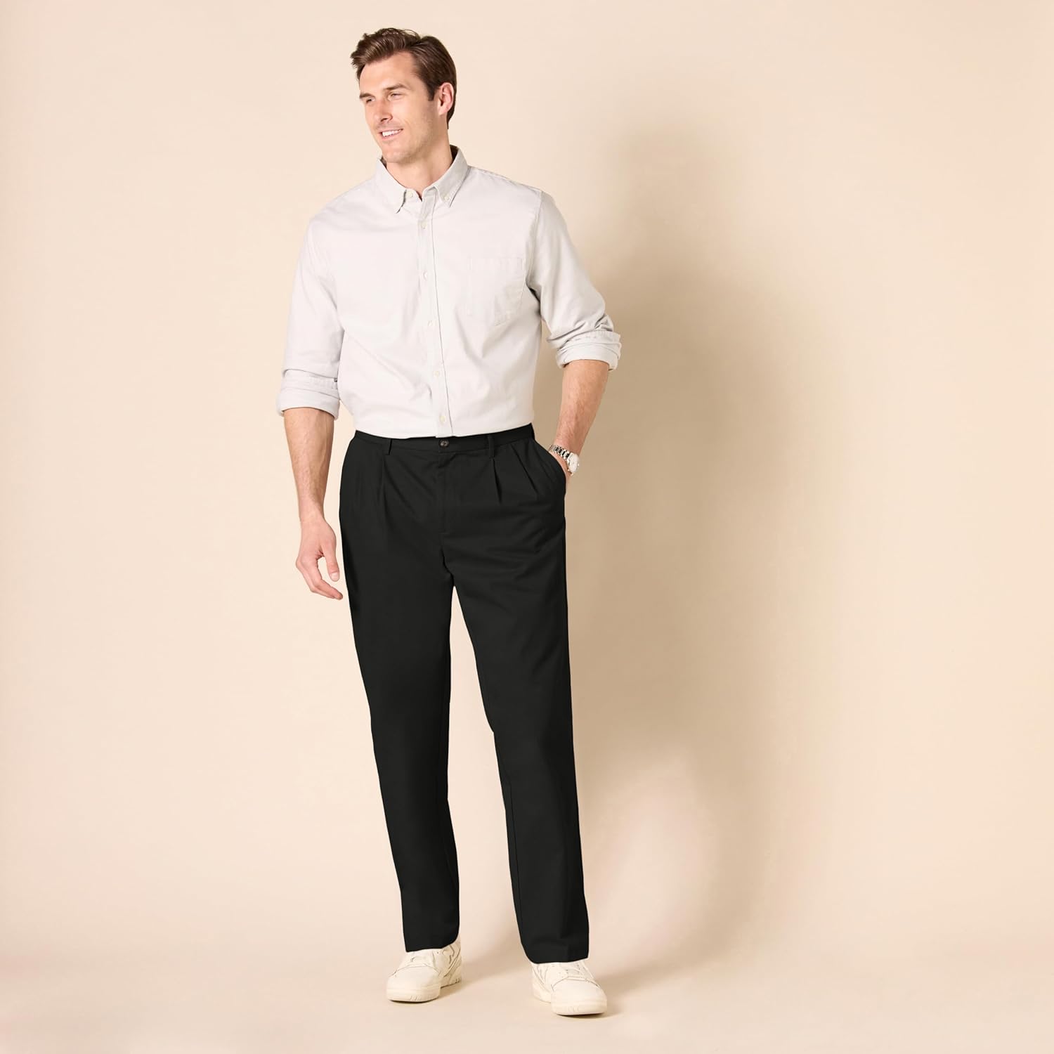 Thumbnail 6 de Amazon Essentials Men’s Classic-Fit Wrinkle-Resistant Pleated Chino Trousers (Big & Tall available)