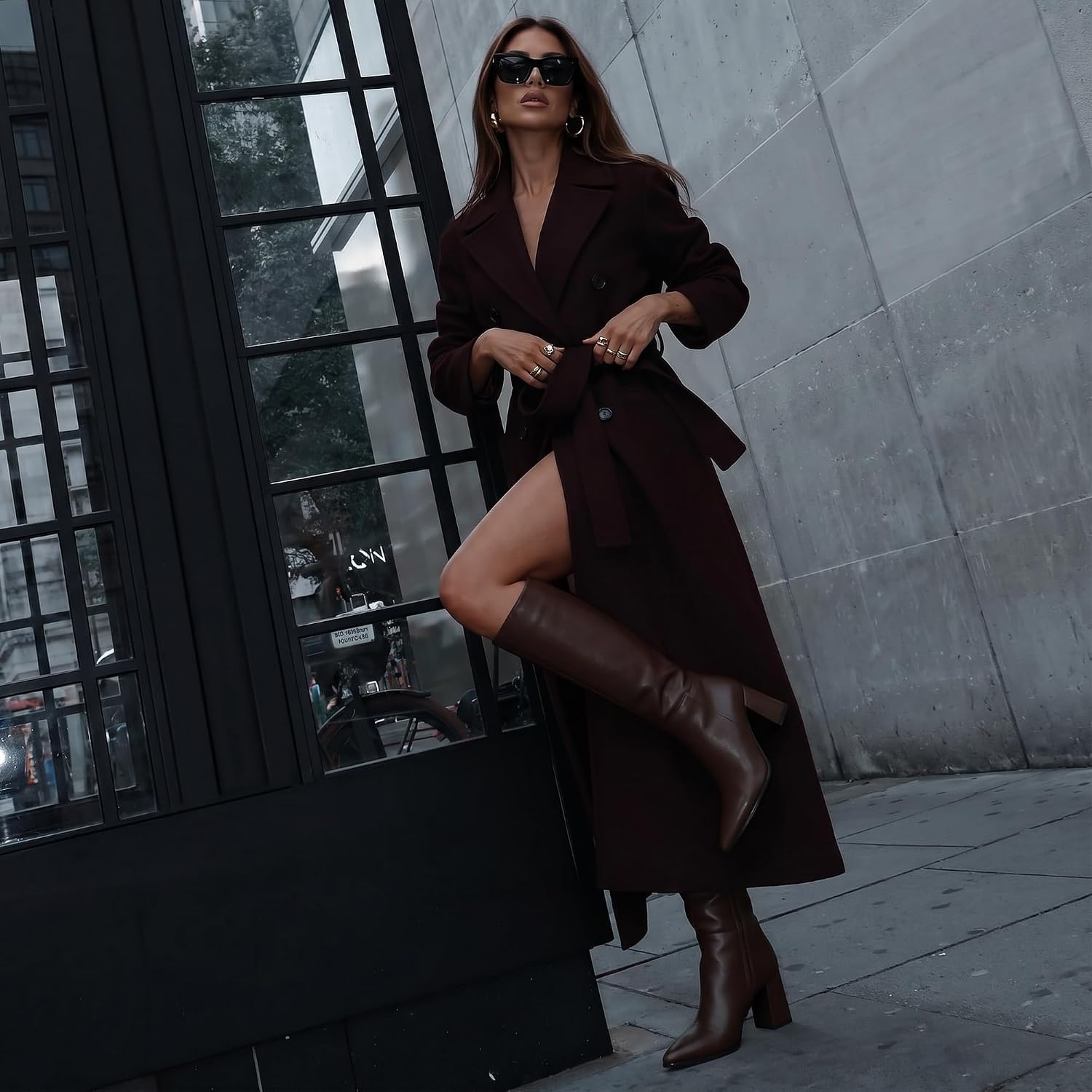 Detalle de Yamvim Knee-High Boots with Pointed Toe, Side Zip and Chunky Block Heel