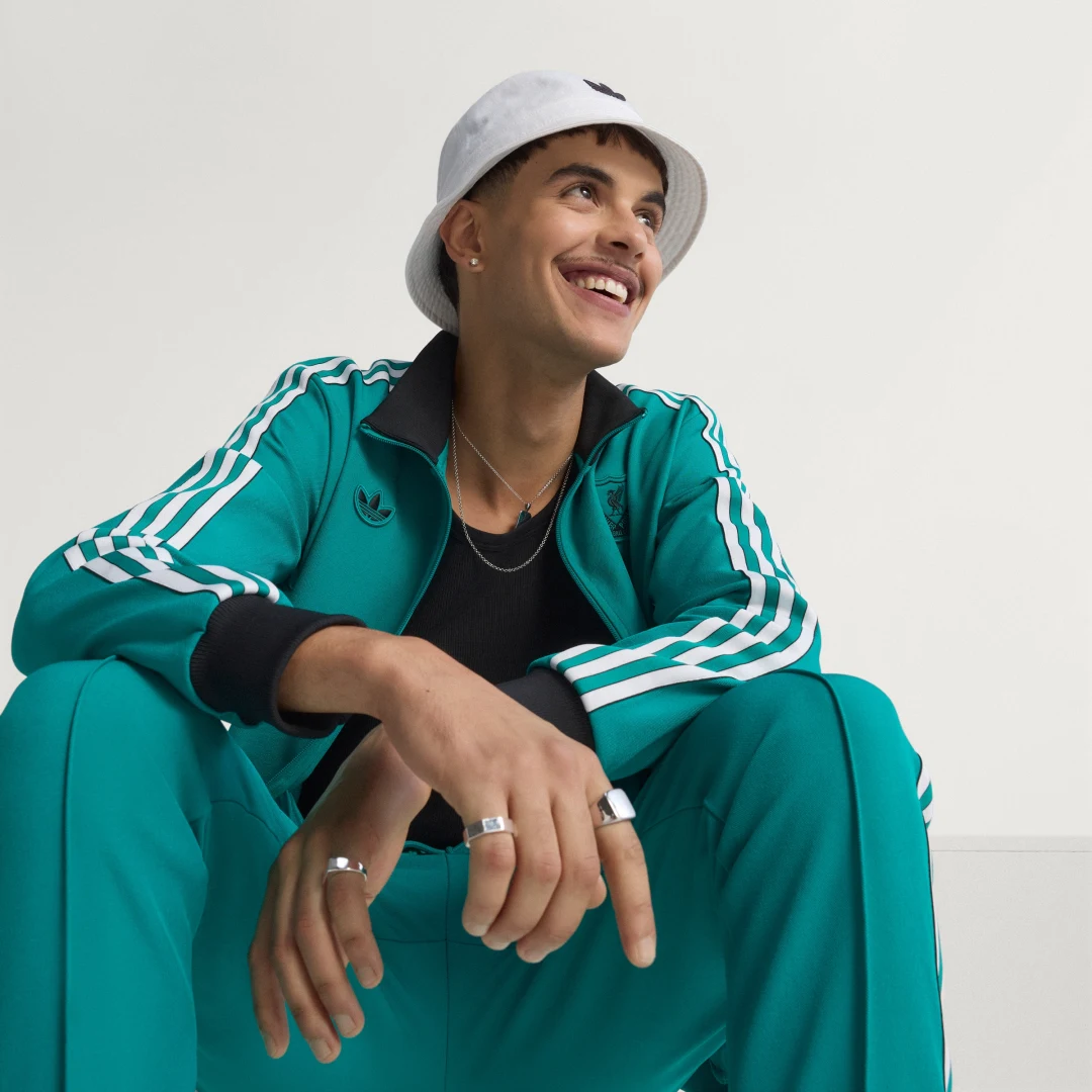 Detalle de Chaqueta deportiva Liverpool FC Terrace Icons de Adidas – color verde