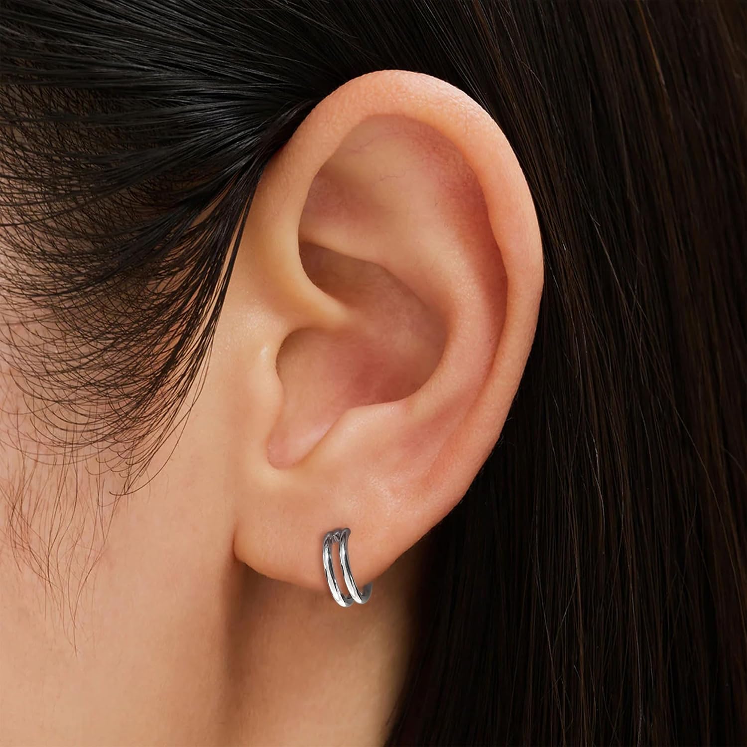 Detalle de Qyalie cartilage hoop earrings, 14K gold plated