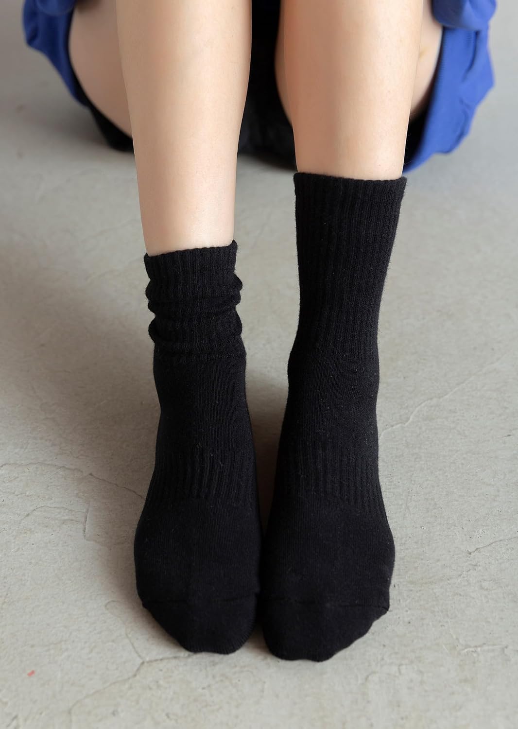 Detalle de Irisbear Women’s Crew Socks (5-Pair Pack) — Lightweight Thin Cotton for Gym, Running & Everyday