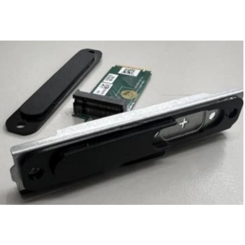 Detalle de Adaptador ASUS NUCIOAES0CR M.2 para ampliación de almacenamiento en NUC15
