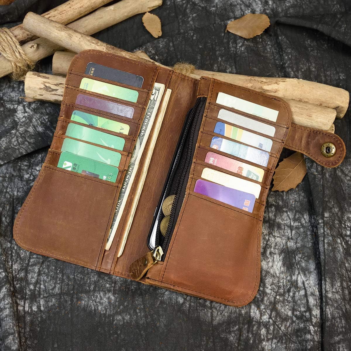 Detalle de LUUFAN Men's Leather Long Wallet with Zipper Pocket and Dragon Detailing