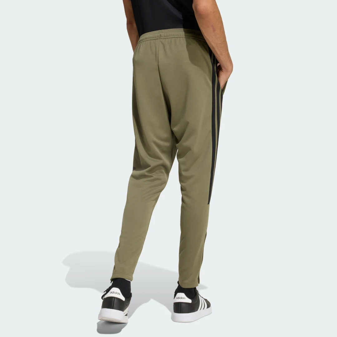 Thumbnail 1 de Pantalón Tiro Wordmark de Adidas — verde, cómodo y versátil