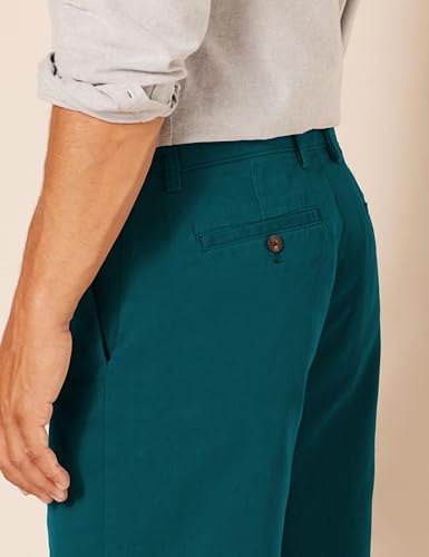 Detalle 2 de Amazon Essentials Pantalones Cortos Chinos de Corte Clásico para Hombre (Verde Oscuro, 29W, 23 cm de tiro)