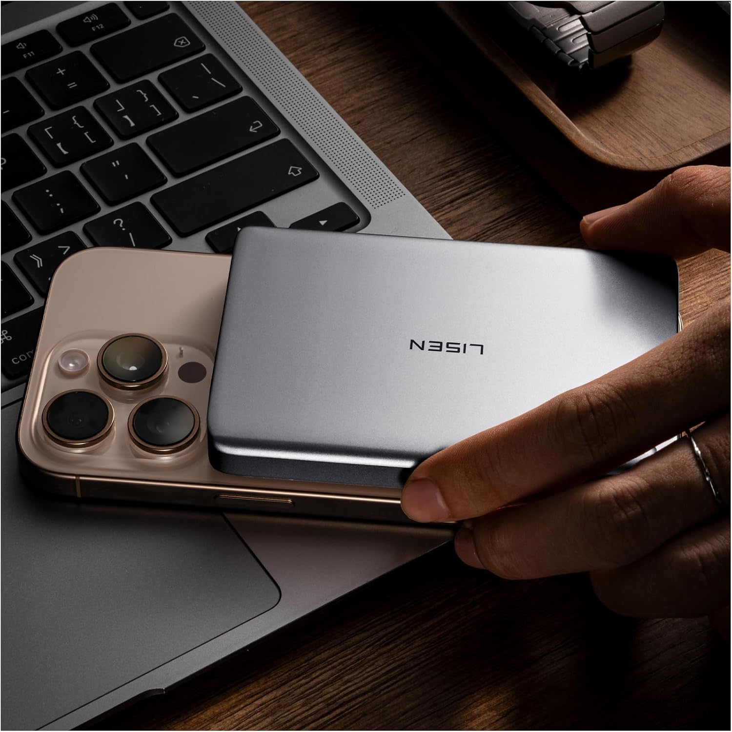 Detalle de LISEN 10,000mAh MagSafe Power Bank, Wireless Charging, Glacier Gray