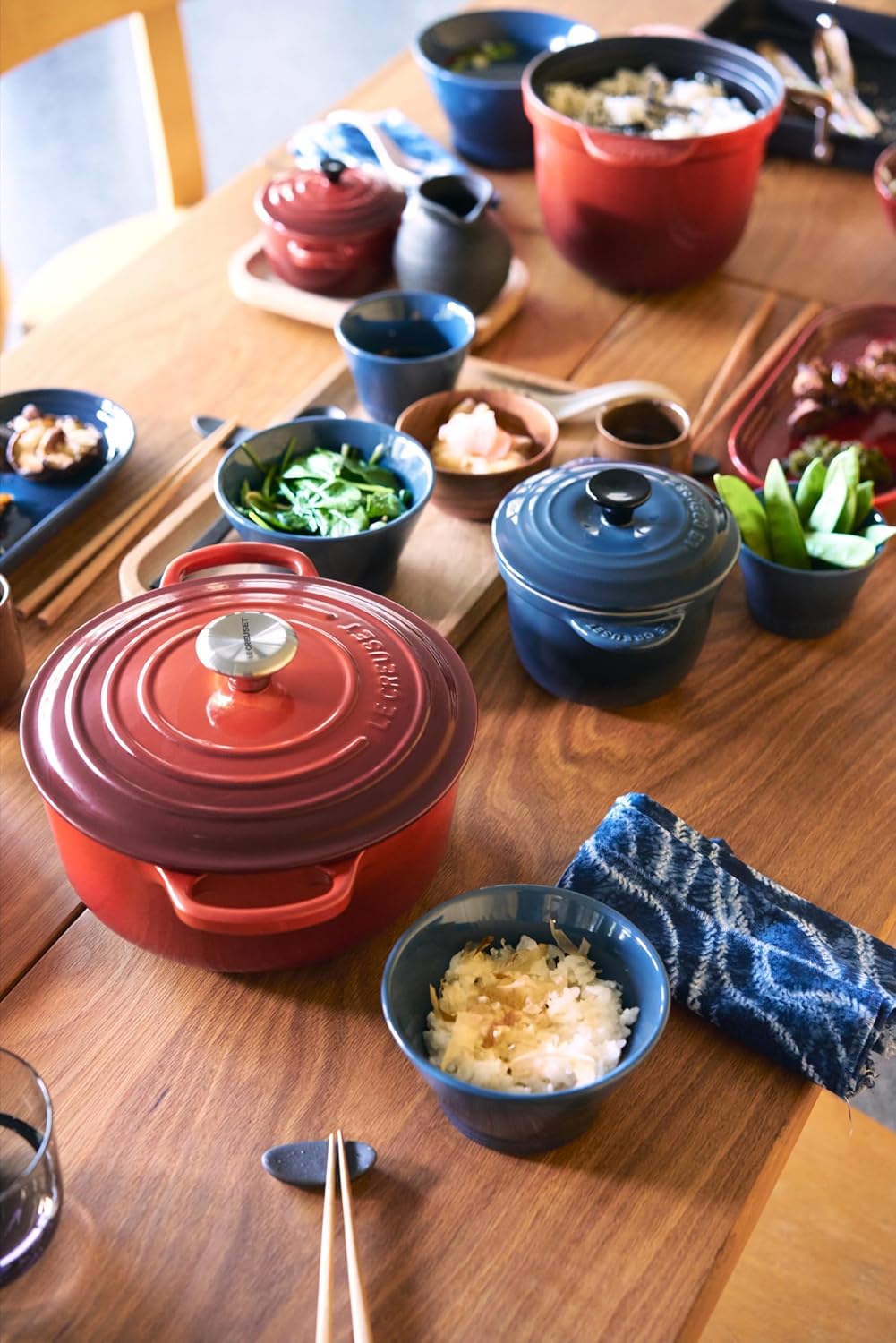 Detalle de LE CREUSET Signature Gusseisen-Bräter mit Deckel, Ø 20 cm (2,4 l) – Kirschrot