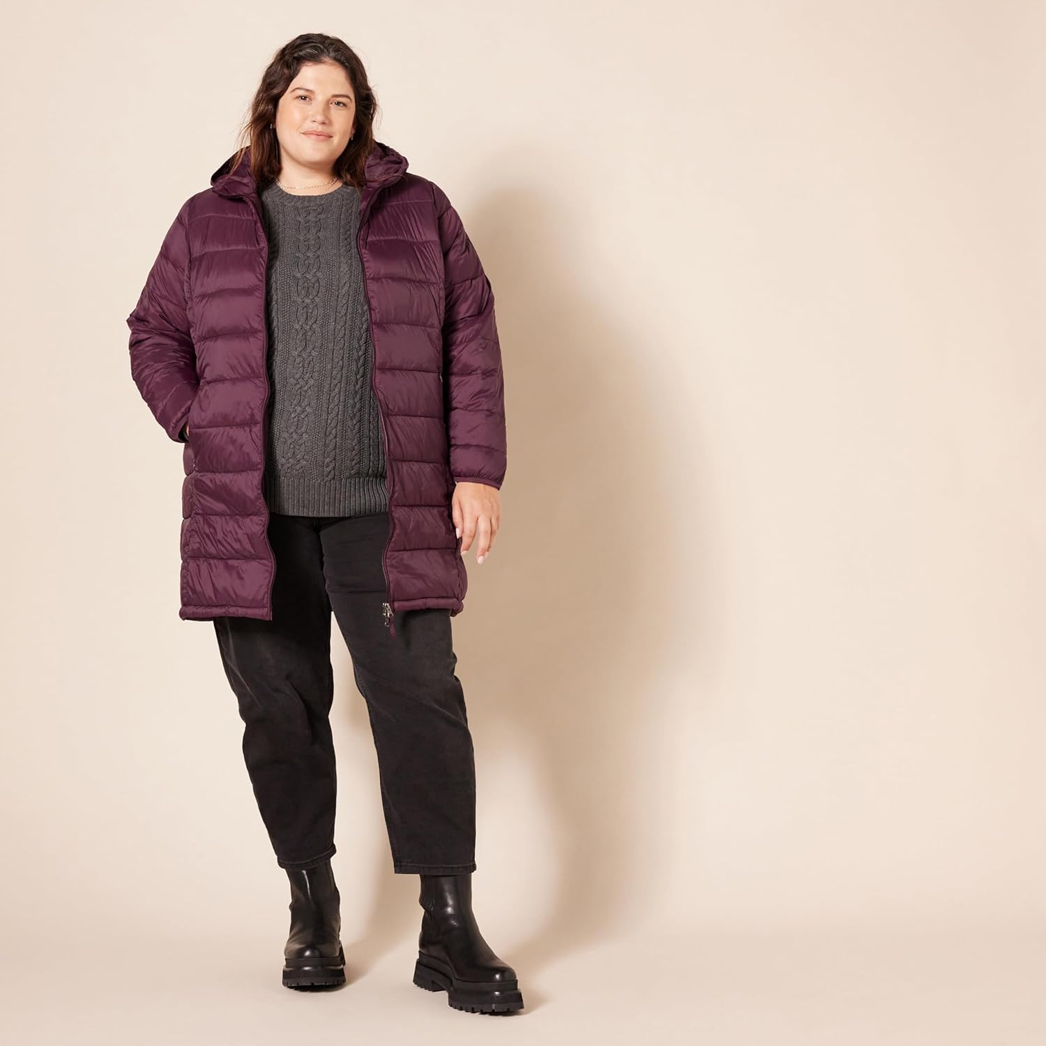 Thumbnail 4 de Amazon Essentials Women's Lightweight Water-Resistant Packable Hooded Puffer Coat (Plus Size)