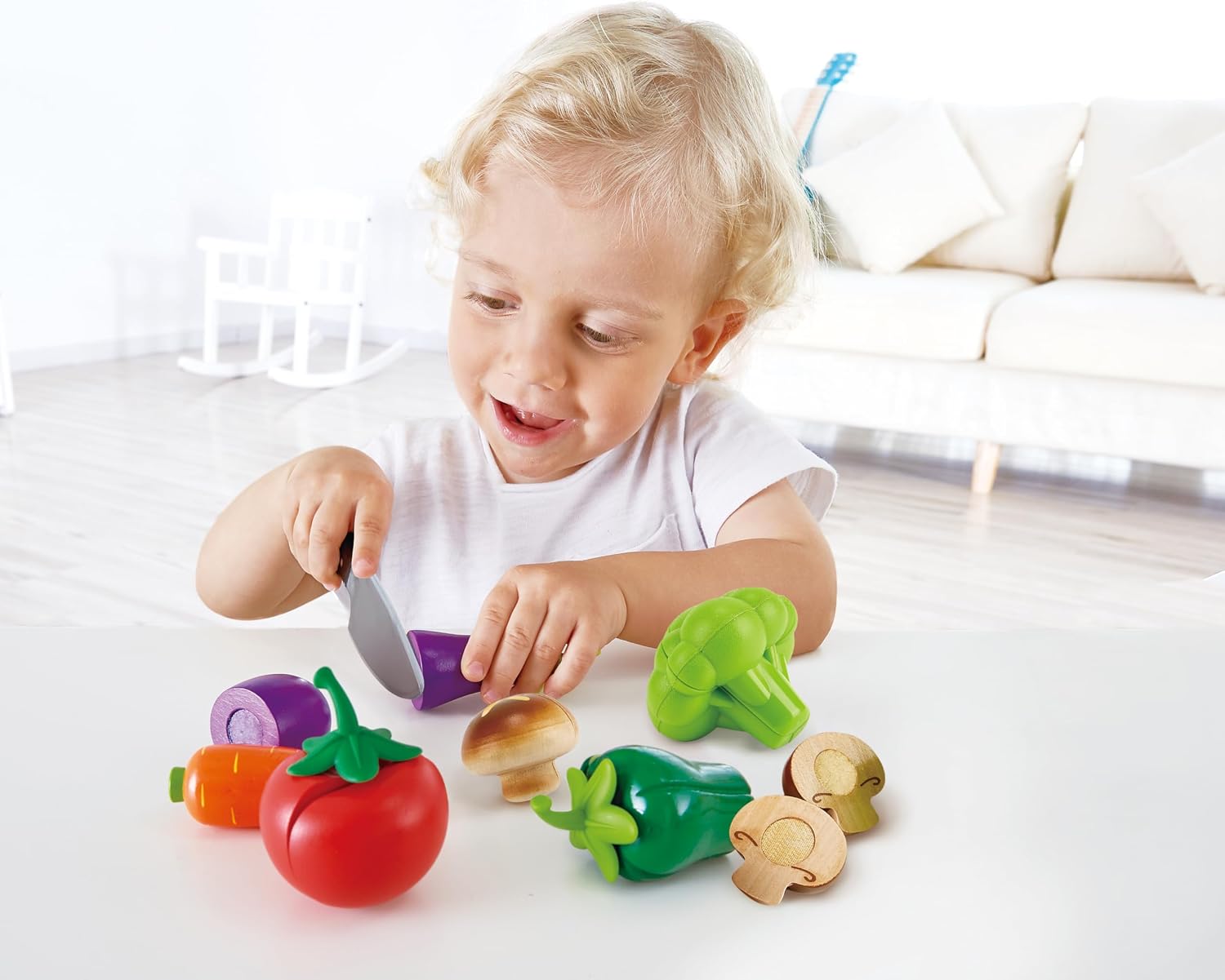 Detalle 2 de Hape Garden Vegetables: set di ortaggi in legno per gioco creativo
