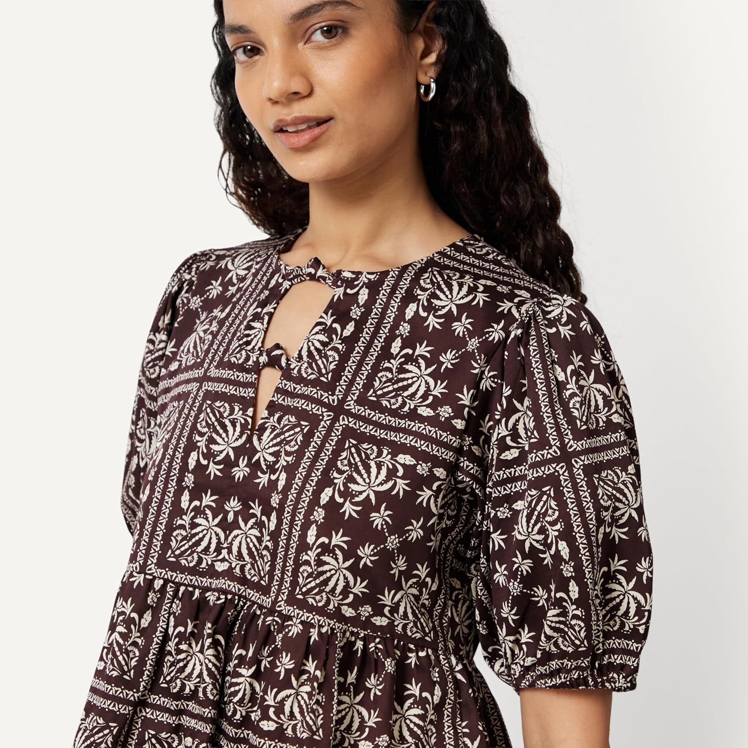 Detalle de Amazon Essentials Women's Cotton Sateen Relaxed-Fit Peplum Blouse