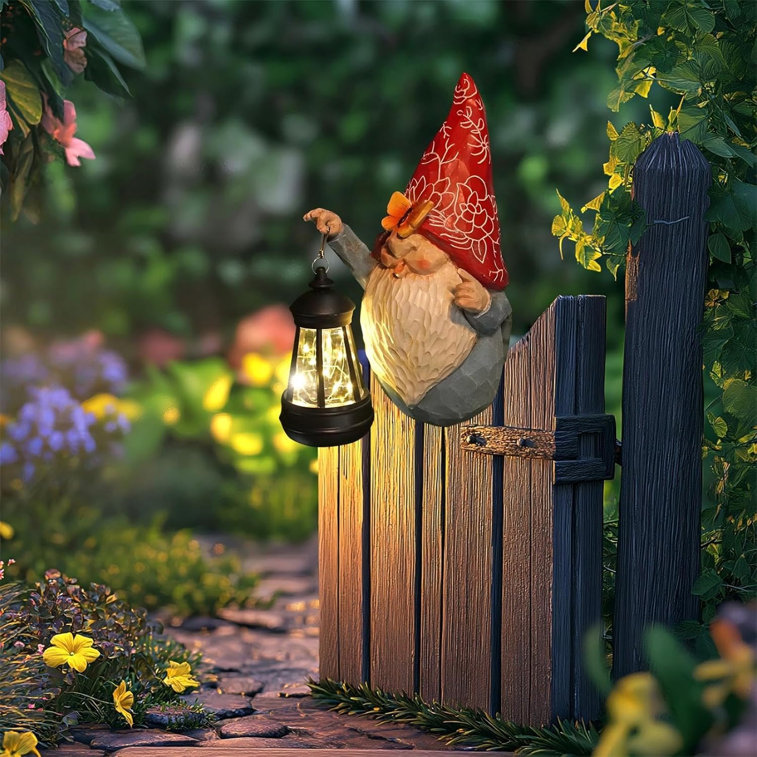 Thumbnail 6 de HONGLAND Solar Gnome Fence Light — weatherproof outdoor garden ornament