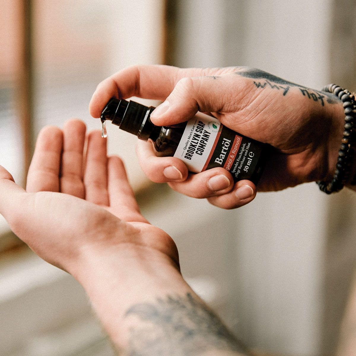Detalle de Brooklyn Soap Company Olio da Barba – 50 ml