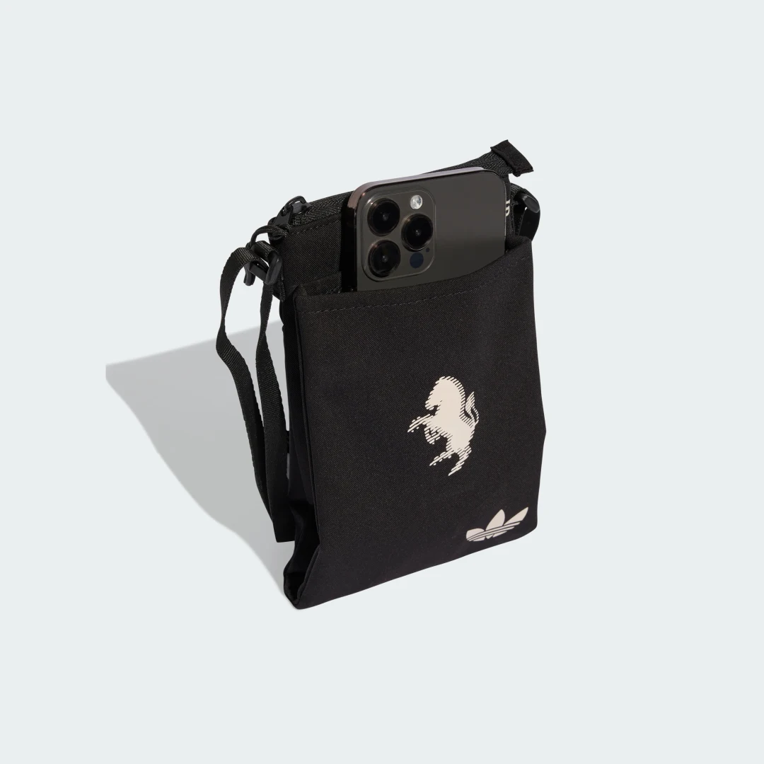 Detalle 2 de Bolso pequeño de la tercera equipación Juventus (negro) de Adidas