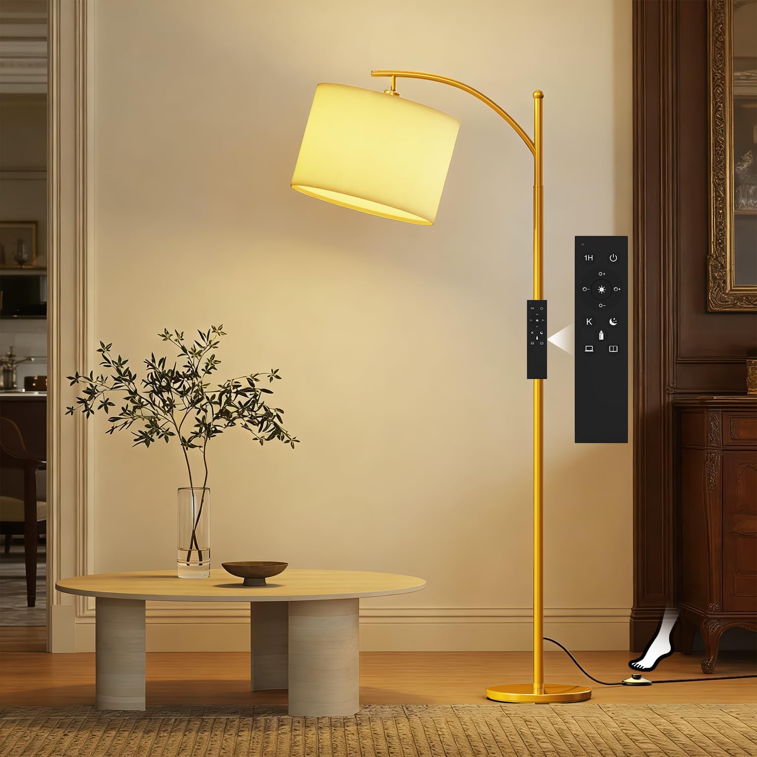 Detalle de GLUROO 01 golvlampa i guld med fjärrkontroll och dimbar LED-belysning