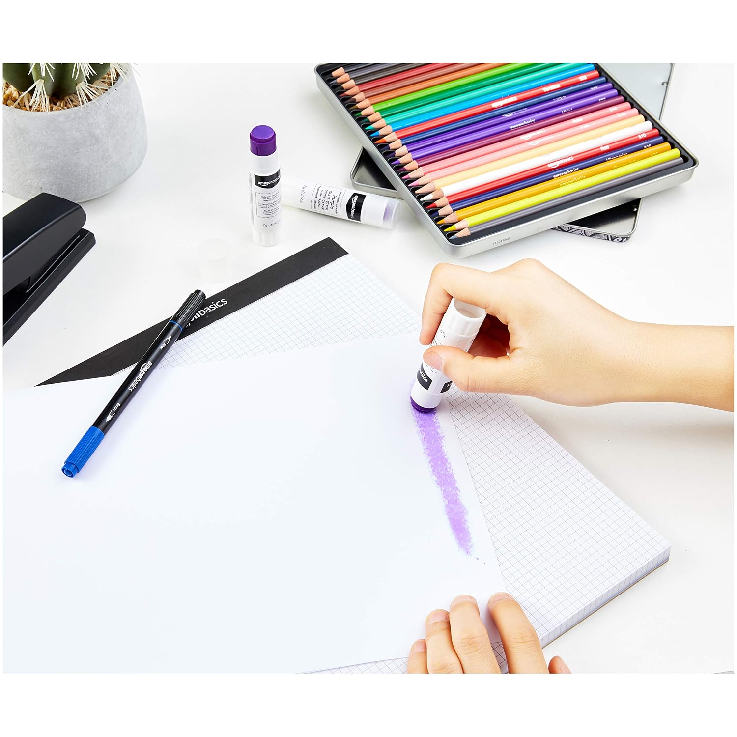 Detalle de Amazon Basics Purple Washable School Glue Sticks (30-Pack) — Dries Clear