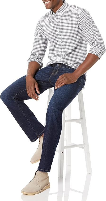 Detalle 2 de Amazon Essentials Pantalón Vaquero Elástico de Ajuste Recto para Hombre, Lavado Índigo 30W/32L