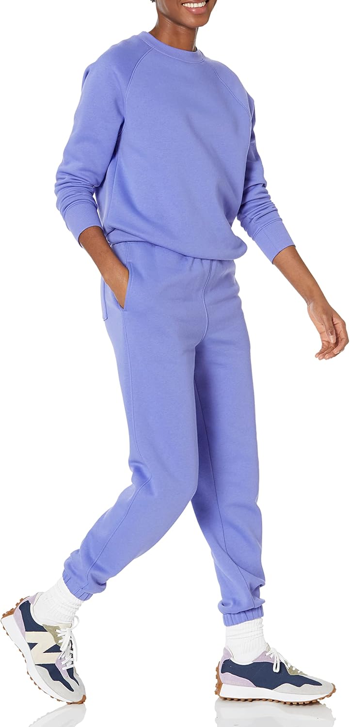 Thumbnail 3 de Amazon Essentials Women’s Relaxed-Fit Crew Neck Pullover Sweatshirt (Plus Size)