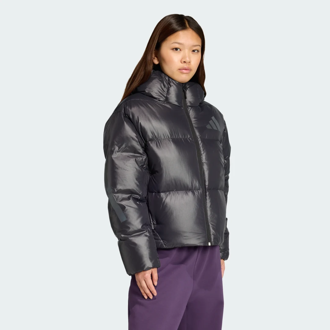 Detalle de Anorak Adidas Z.N.E. Climawarm de plumón abullonado, color Negro