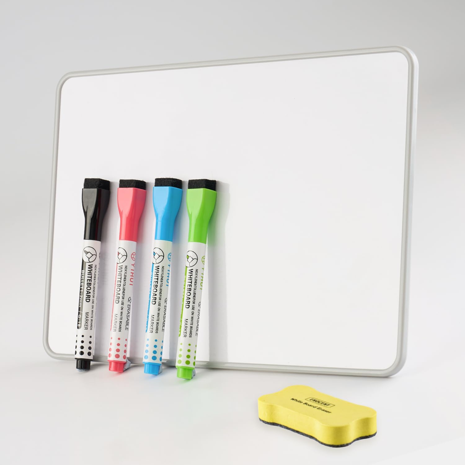 Detalle de Small Whiteboard with Grey Edging – A4 Whiteboard Set with 4 Pens and Eraser