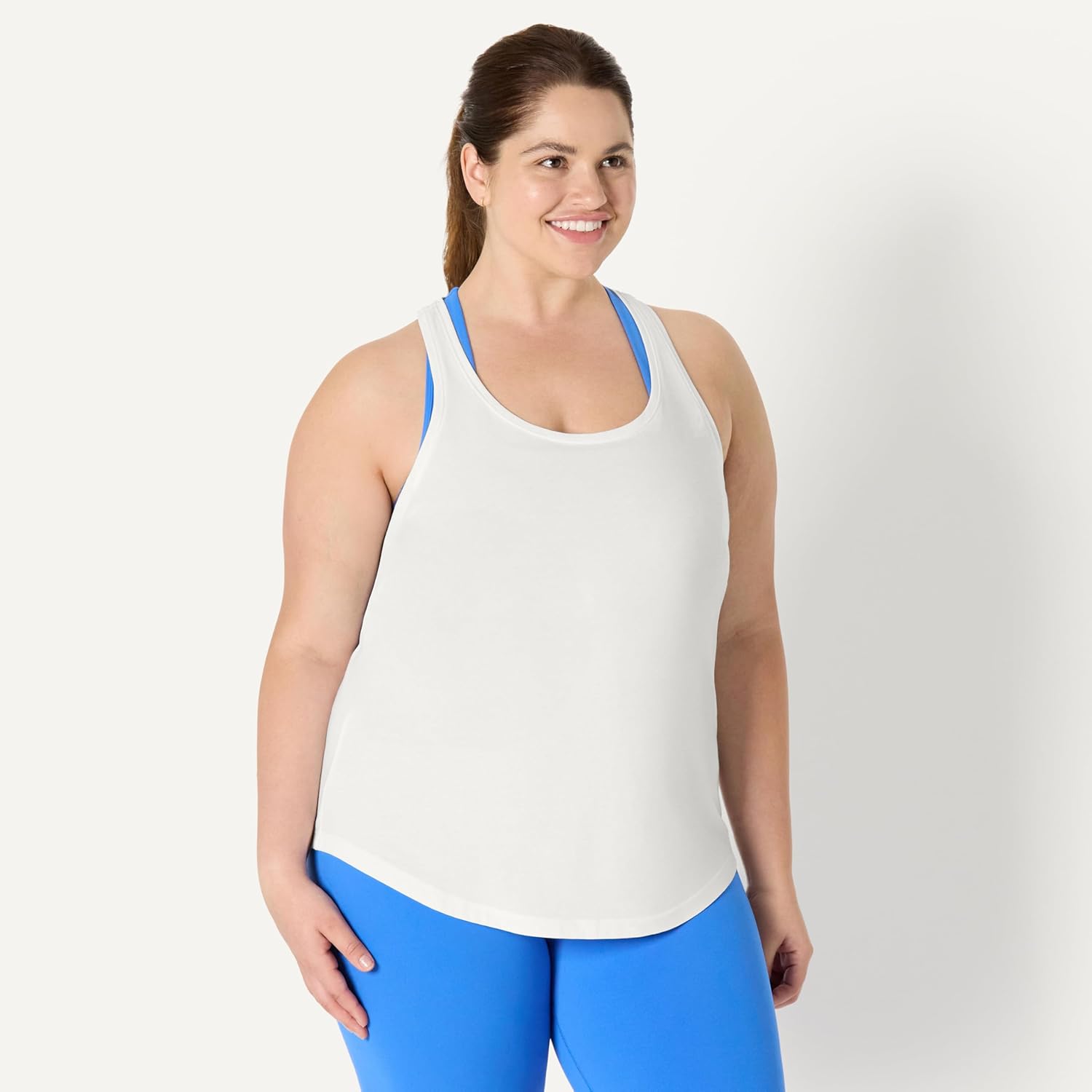Detalle 2 de Amazon Essentials Women's Active Soft Cotton Modal Scoop Neck Racerback Tank
