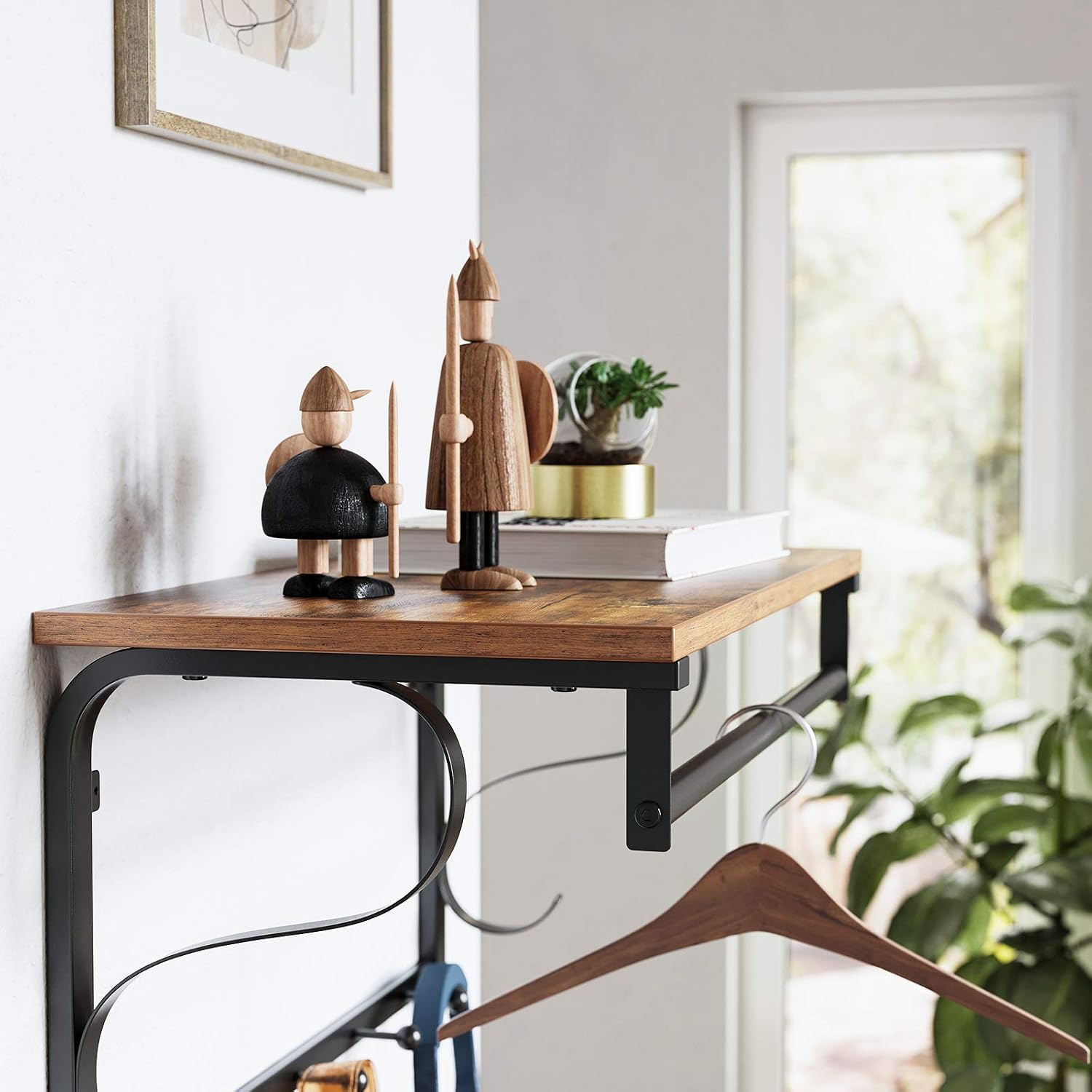 Detalle 2 de VASAGLE LCR11BX Industrial Wall-Mounted Coat Rack with Shelf, 5 Hooks & Bar