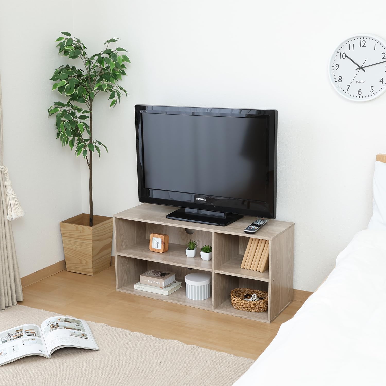 Detalle de 不二貿易 43871 テレビ台 幅89cm アッシュグレー 4分割収納・コード穴付き 32型対応