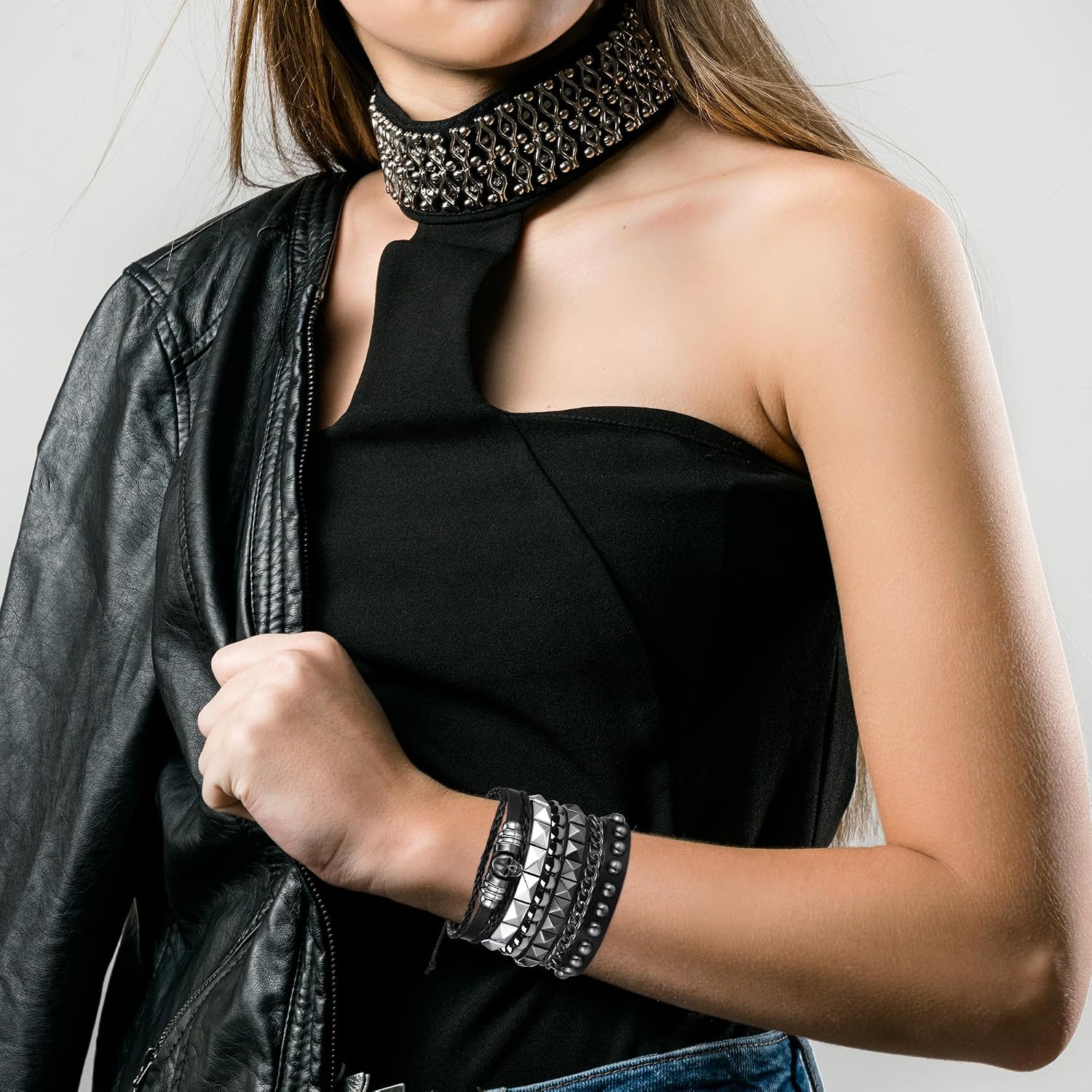 Detalle de XIANNVXI 4Pcs Gothic Punk Bracelets – Adjustable Leather Spike Cuff Set