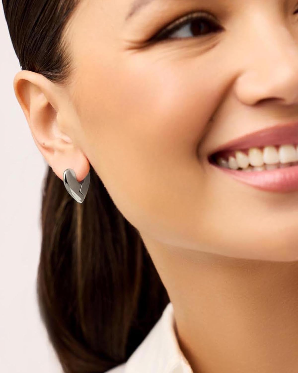 Detalle de MUMREUES Ohrringe Damen – Kreis-Ohrringe mit Herzsilhouette, 14k vergoldet