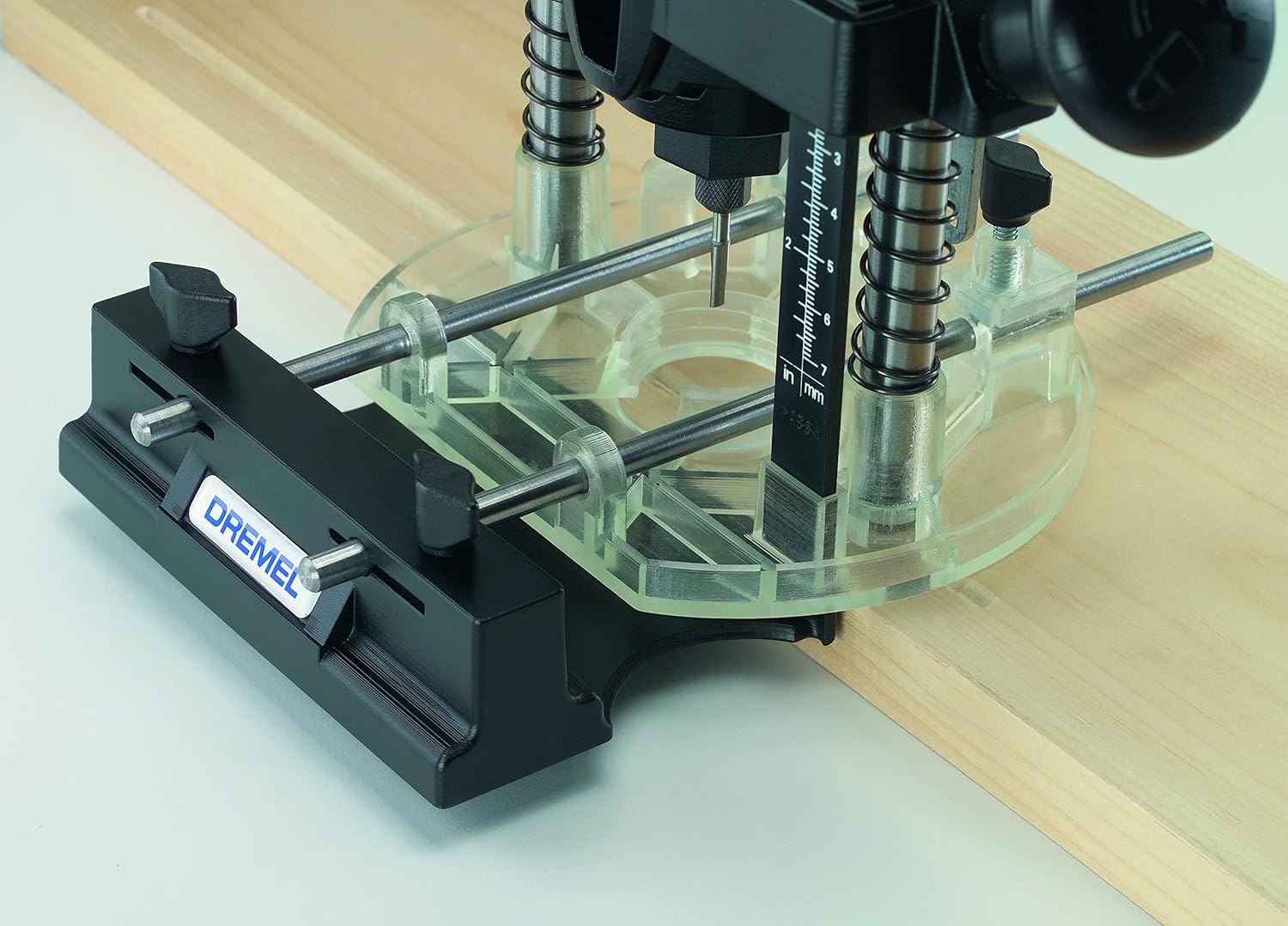 Thumbnail 6 de Dremel 335 Plunge Router: fresatrice per immersione per lavorazioni di precisione con utensili Dremel