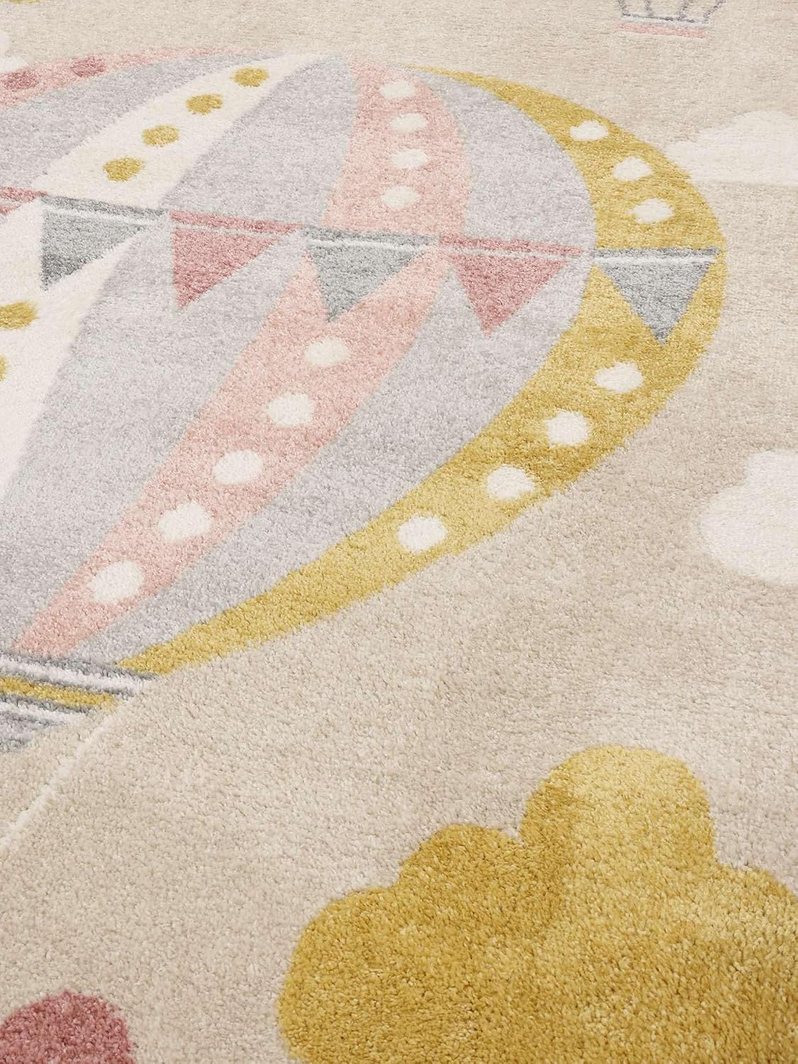Detalle de RugVista Balloon Ride kids’ rug, 160 x 230 cm, beige and pink