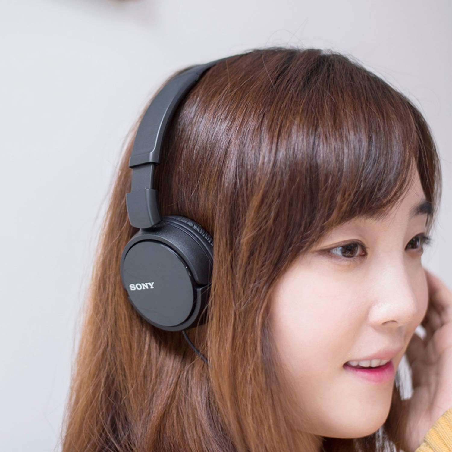 Imagen de Sony MDR-ZX110: Lightweight Wired On-Ear Headphones in Black en OfertitasTOP