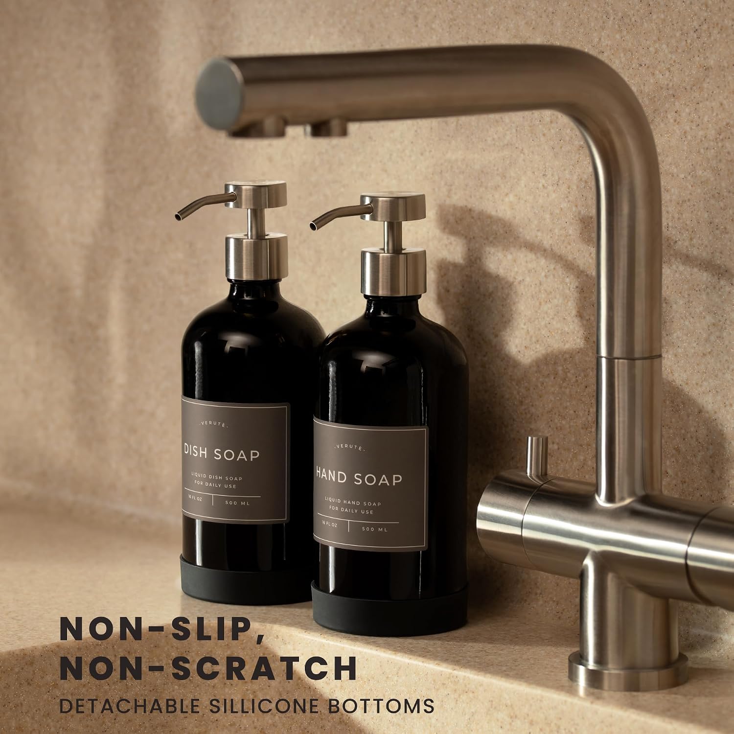 Detalle 2 de Verute BLGL16SS2 Glass Soap Dispenser Set, Gloss Black with Steel Pumps