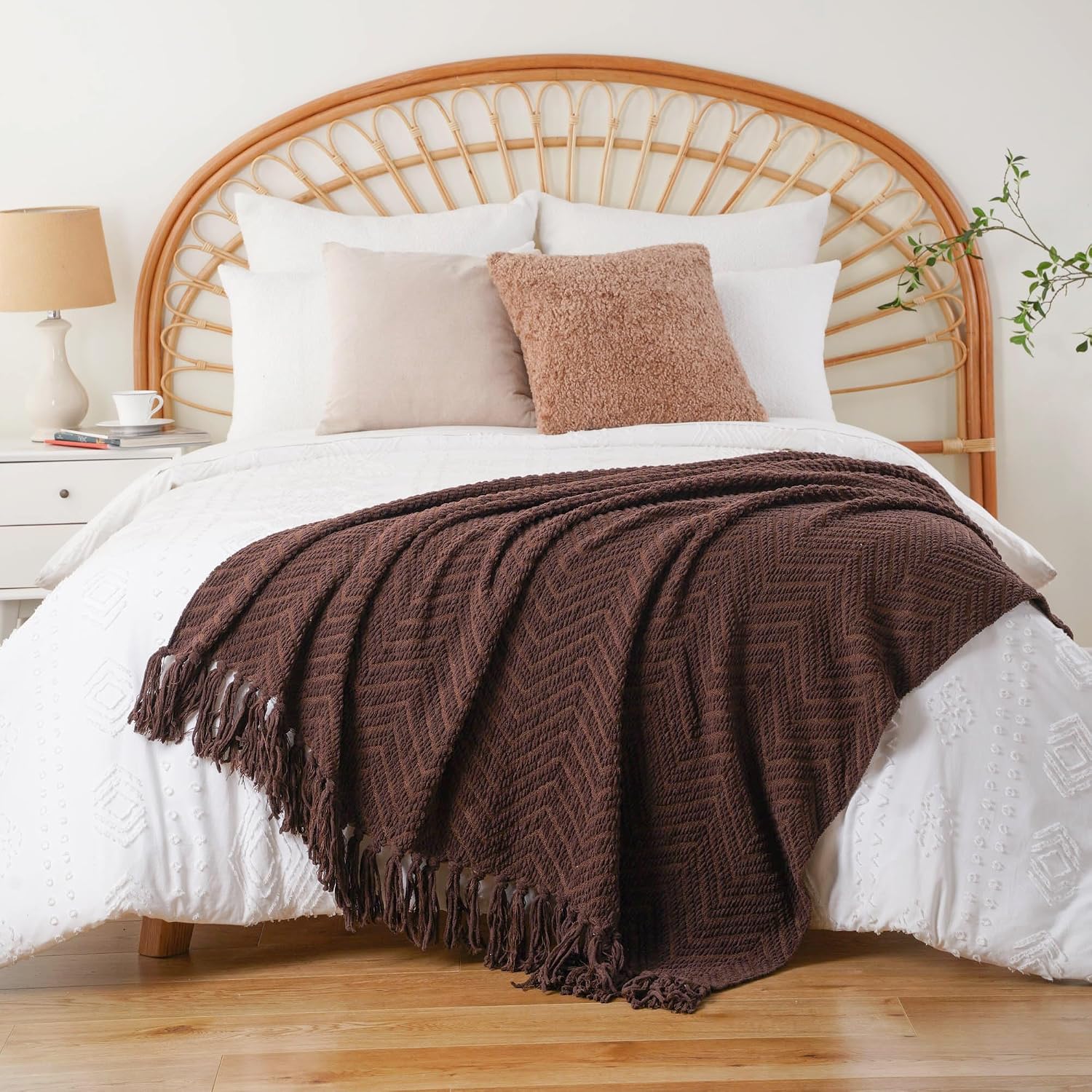 Detalle de Battilo Dark Brown 50"x60" Knit Throw Blanket with Chevron Pattern and Tassels