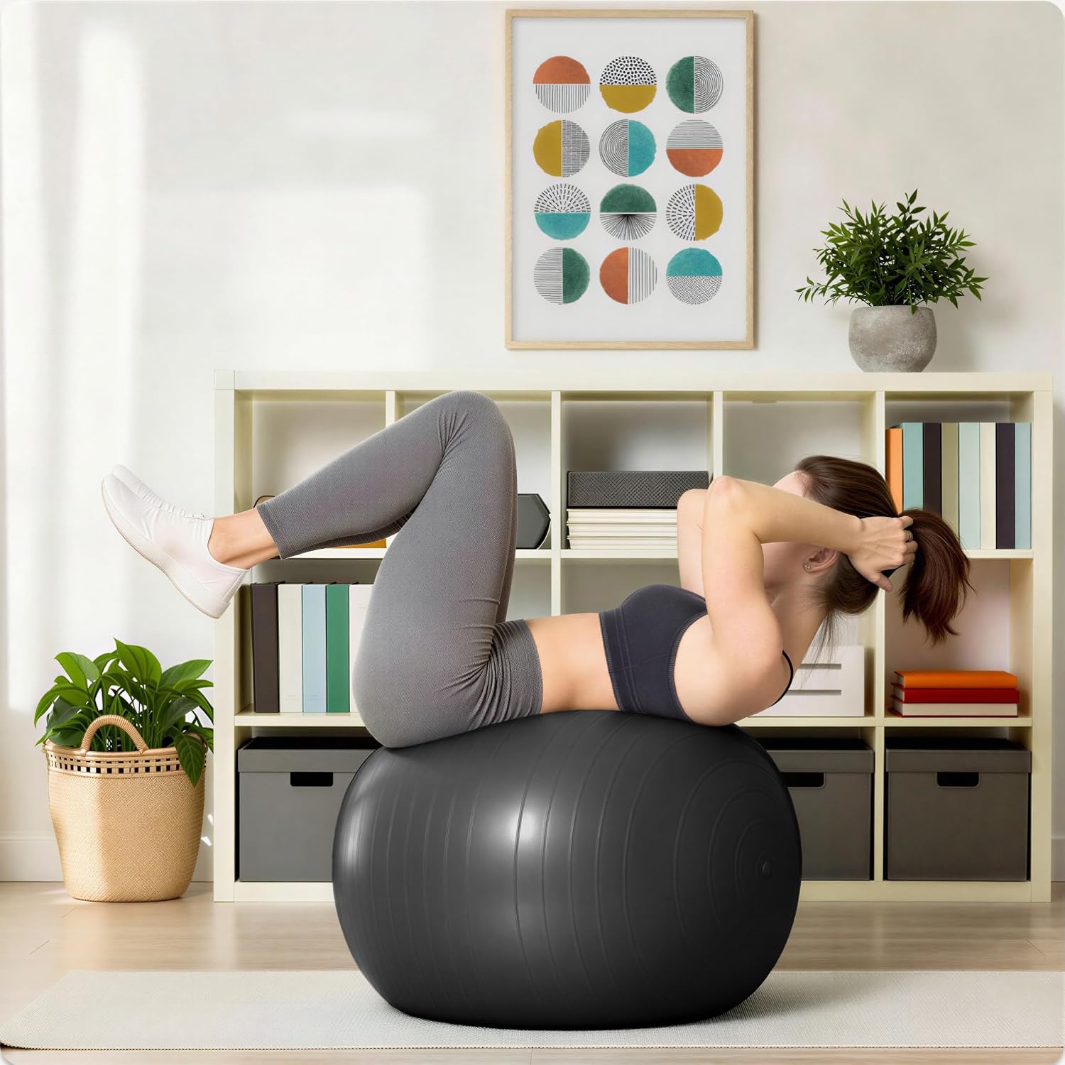 Detalle de Amazon Basics Anti-Burst Exercise Ball with Pump, 23-26" Diameter