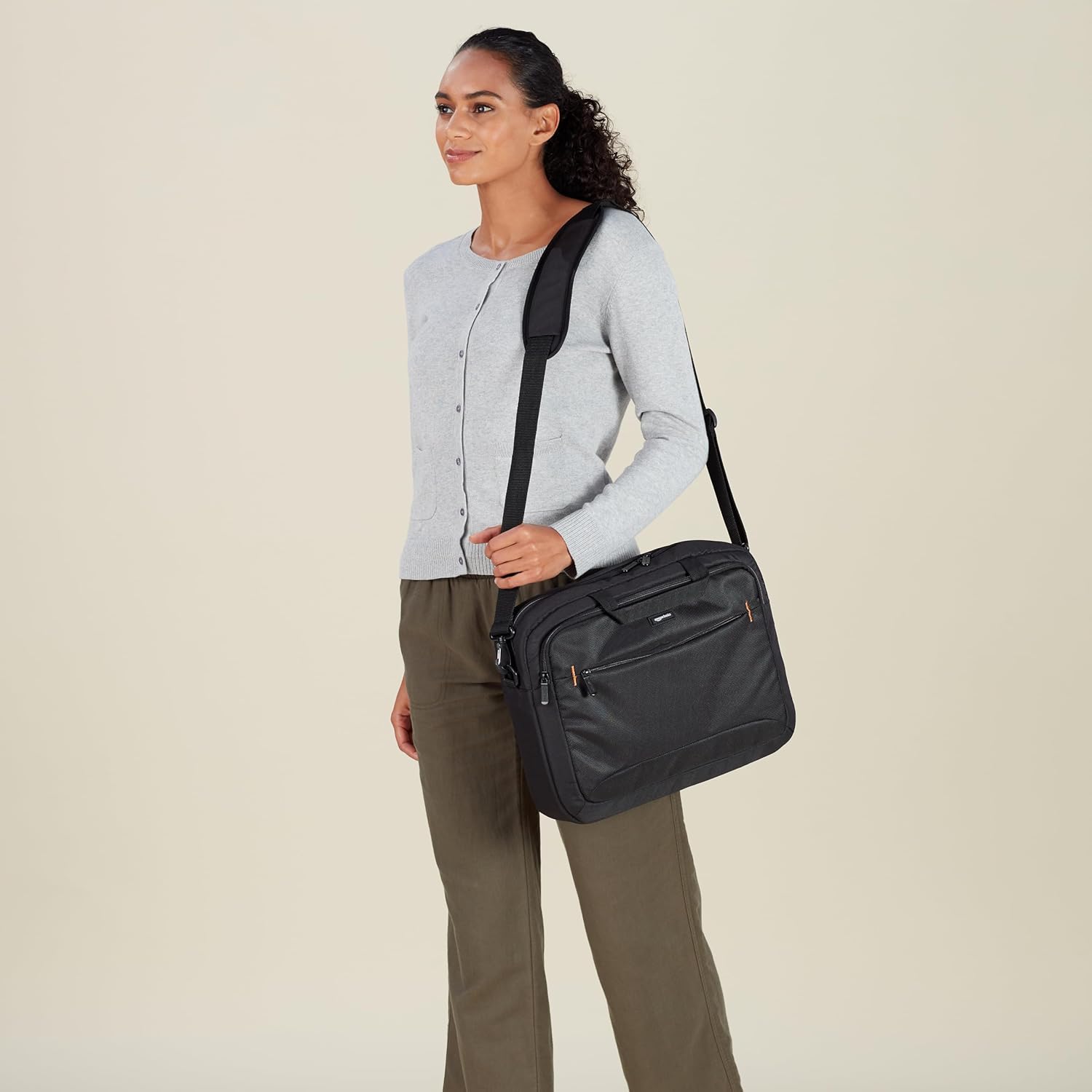 Thumbnail 1 de Amazon Basics Mallette de transport ordinateur portable avec bandoulière et poches accessoires (jusqu’à 44 cm) noir