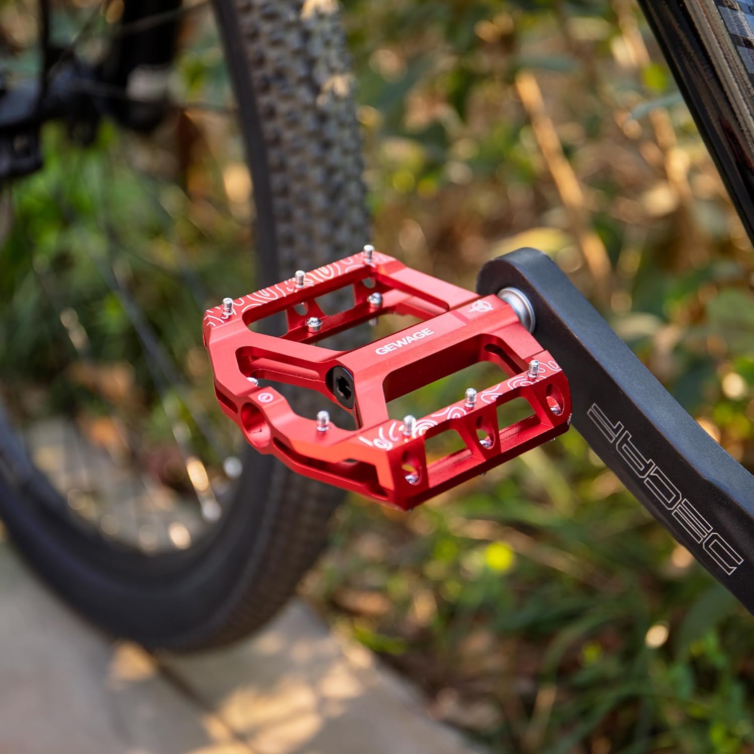 Detalle 2 de GEWAGE Pedali MTB Flat in alluminio CNC antiscivolo, asse 9/16” – set per MTB e gravel
