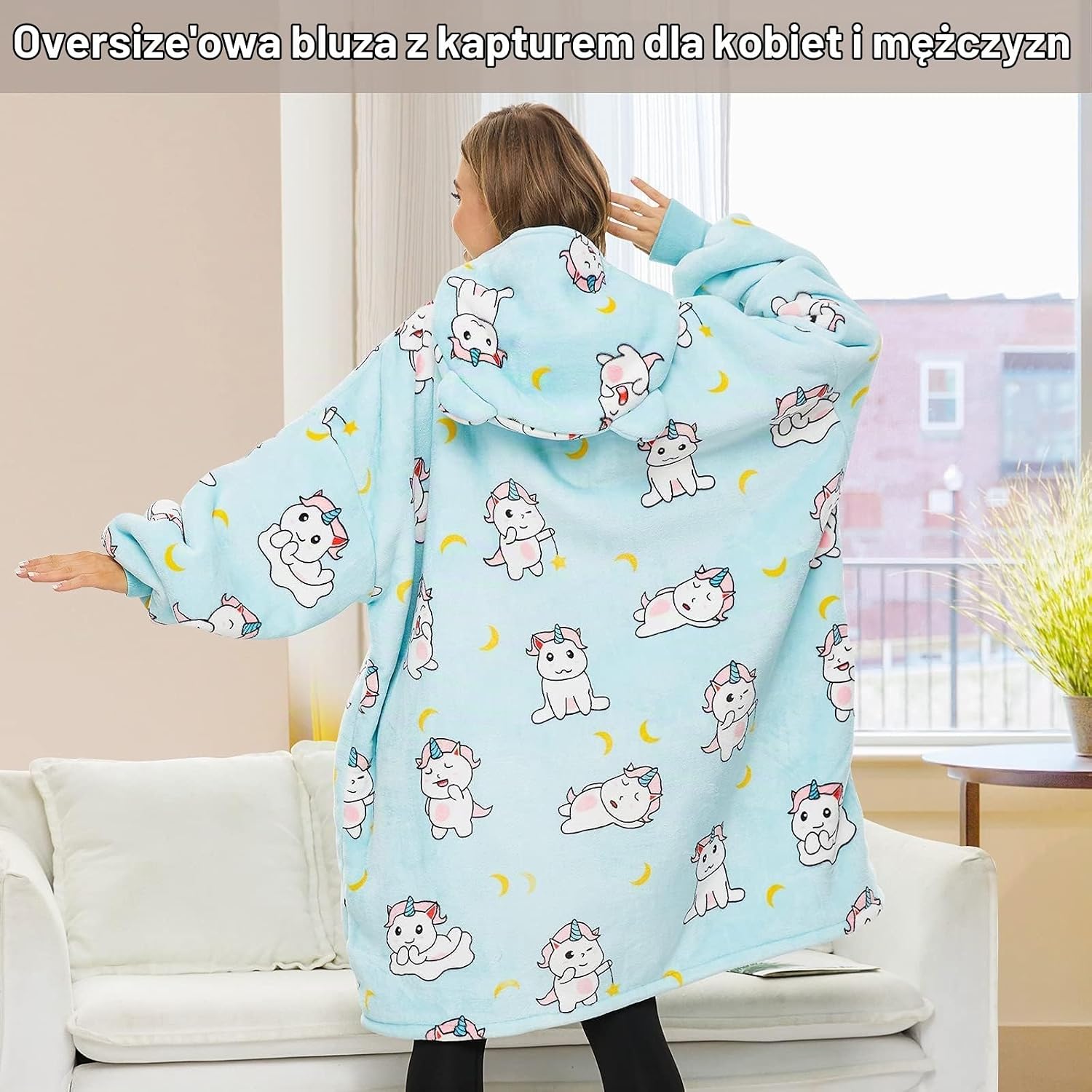 Detalle de THREE POODLE Wearable Blanket Hoodie – koc z kapturem z sherpy i polaru