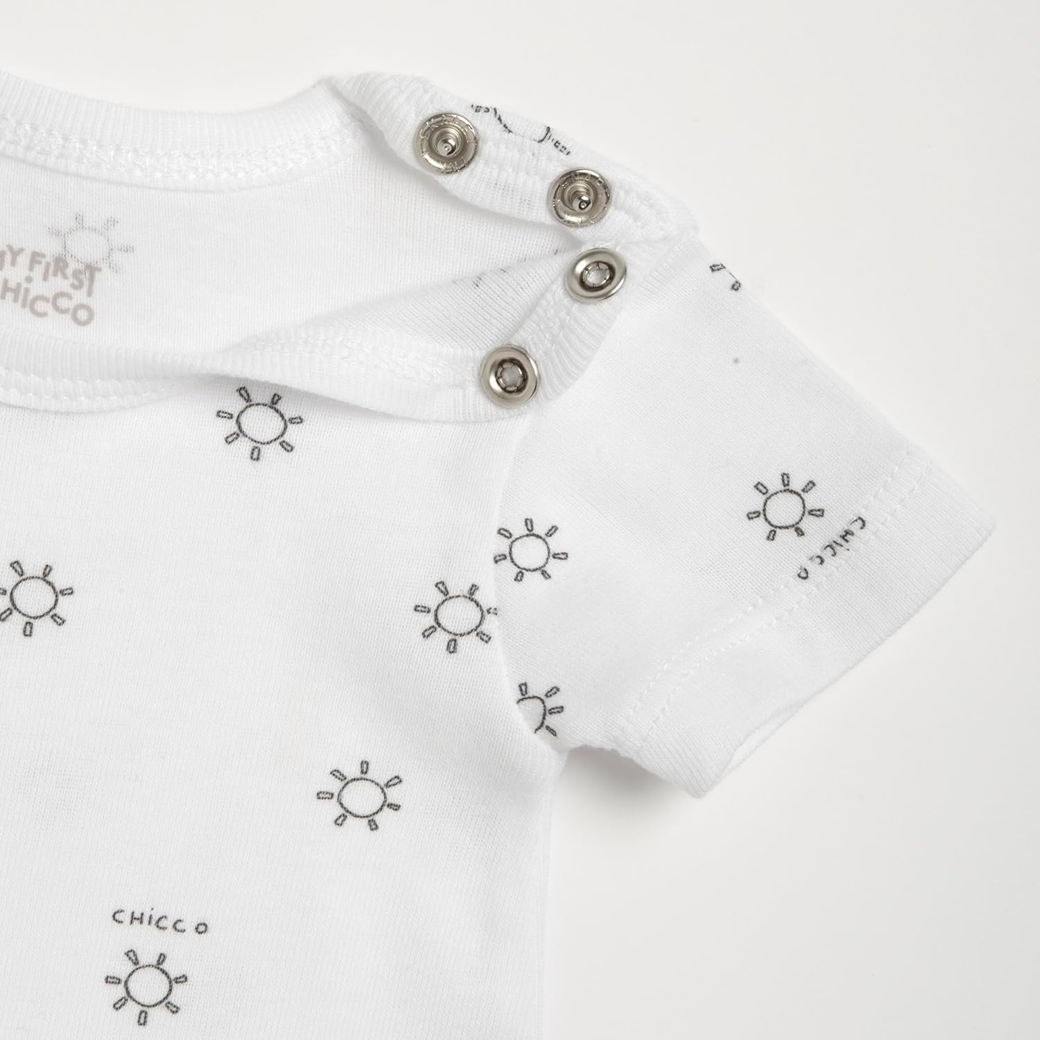 Detalle de Chicco Body Neonato e Neonata – Set di 3 body cotone con maniche corte, fantasia orsetti/sole/pesciolini