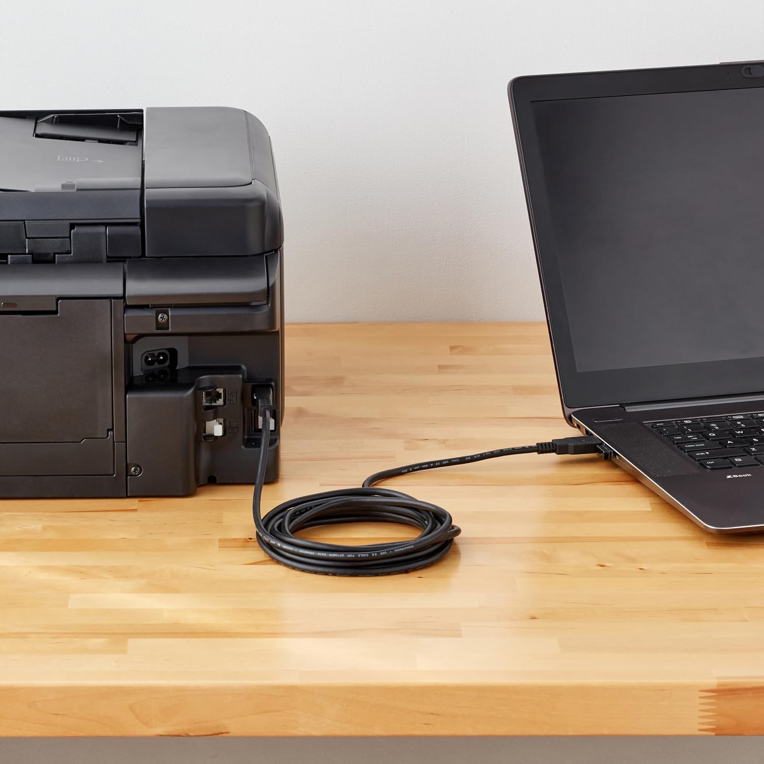 Detalle 2 de AmazonBasics USB-2.0-Kabel Typ A auf Typ B (3 m), vergoldete Anschlüsse, schwarz – für Drucker & Co.
