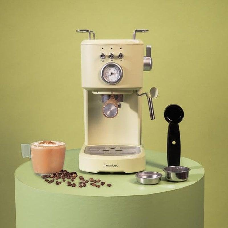 Detalle de Cecotec Power Espresso 20 Retro Green: espresso y cappuccino profesionales en casa