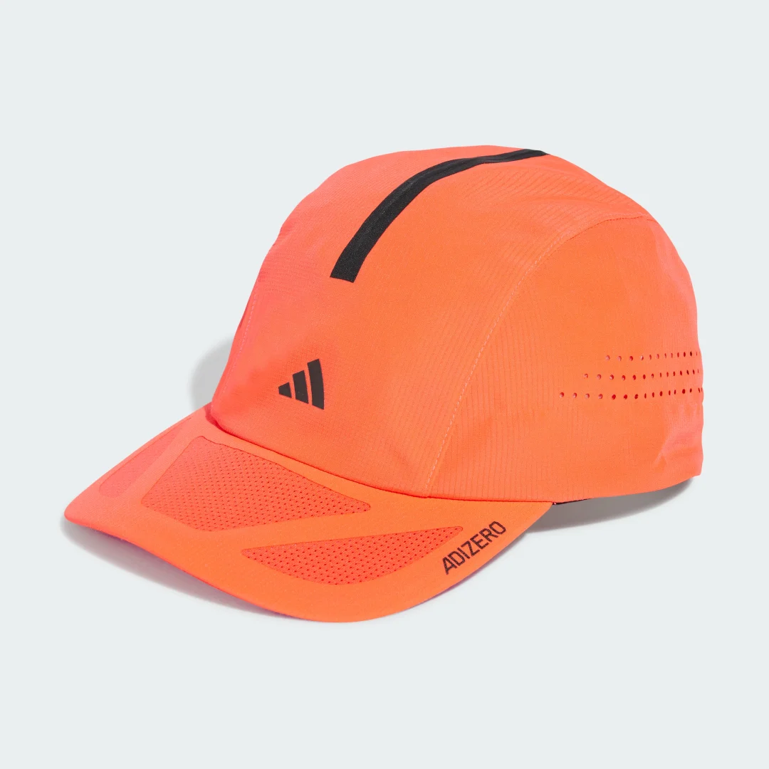 Detalle de Gorra Runningxadizero Lightweight CLIMACOOL de Adidas: protección ligera para tus carreras