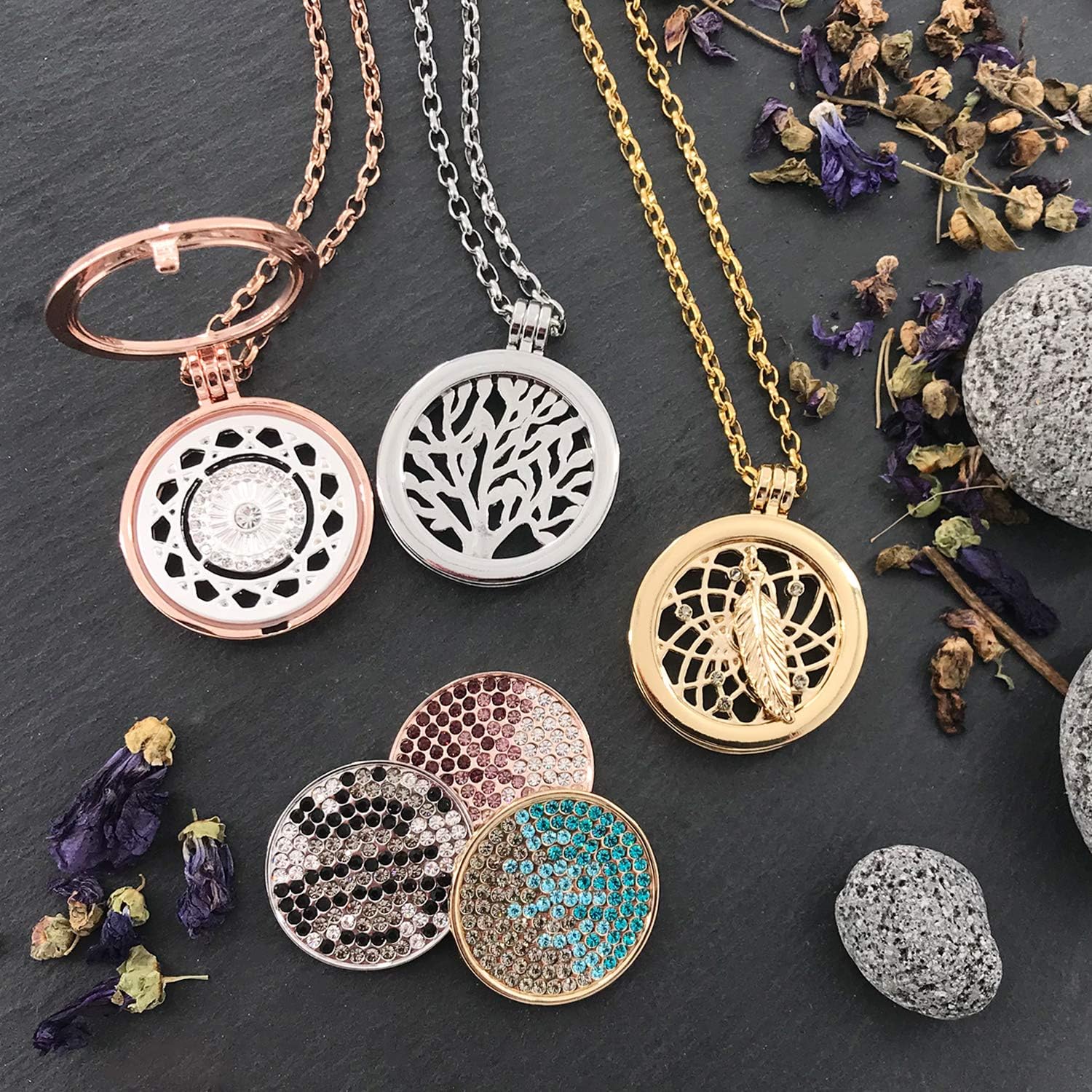 Detalle de Morella Collier pour Femme 70 cm en Acier Inoxydable avec Coins Pendentifs de 33 mm dans une Pochette en Velours Noir
