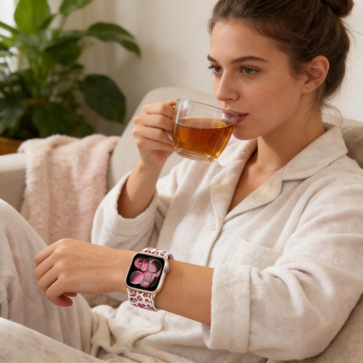 Thumbnail 6 de Ynitec Leopard Print Elastic Apple Watch Strap – 38/40/41/42mm, Stretchy Nylon Band for Wrist, Arm or Ankle (Pink Leo)