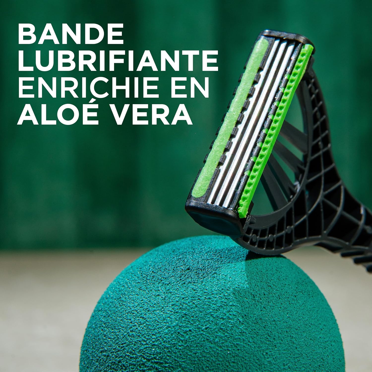 Thumbnail 5 de Wilkinson Sword Xtreme 3 Sensitive – lot de 12 rasoirs jetables pour hommes, avec lames flexibles et bandes lubrifiantes