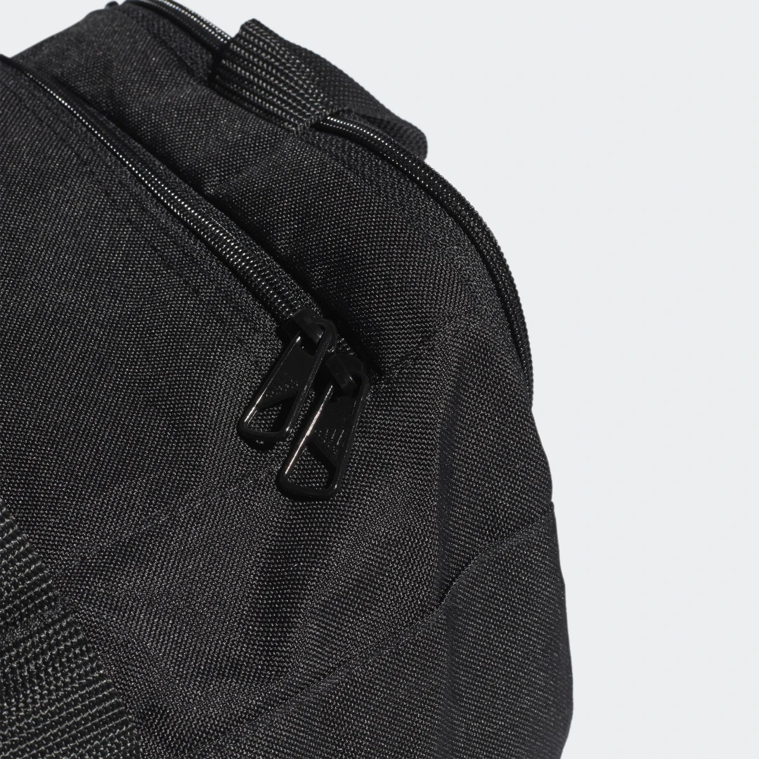 Detalle de Bolsa de viaje mediana Essentials Logo de Adidas – Negro