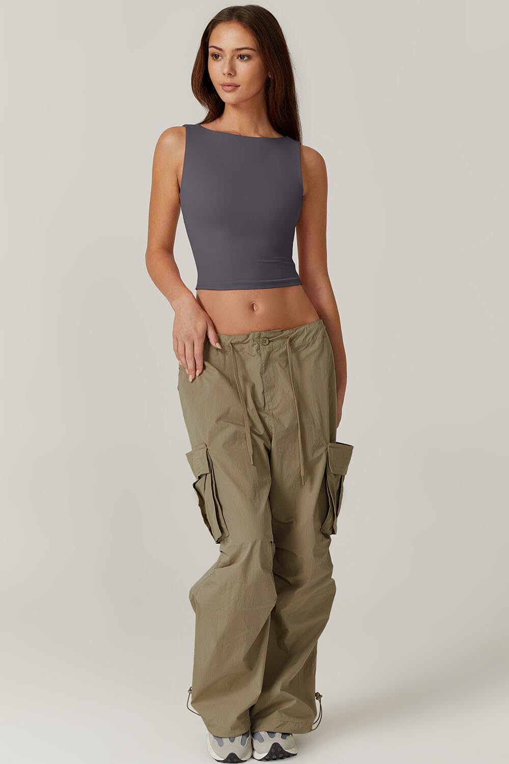 Detalle de QINSEN Open-Back Crop Tank in Polyamide