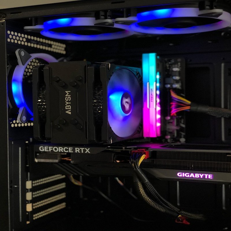 Detalle 1 de PCGAM Barcelona 4: AMD Ryzen 7 5800X, 16GB RAM, 1TB SSD y RTX 5060 Ti