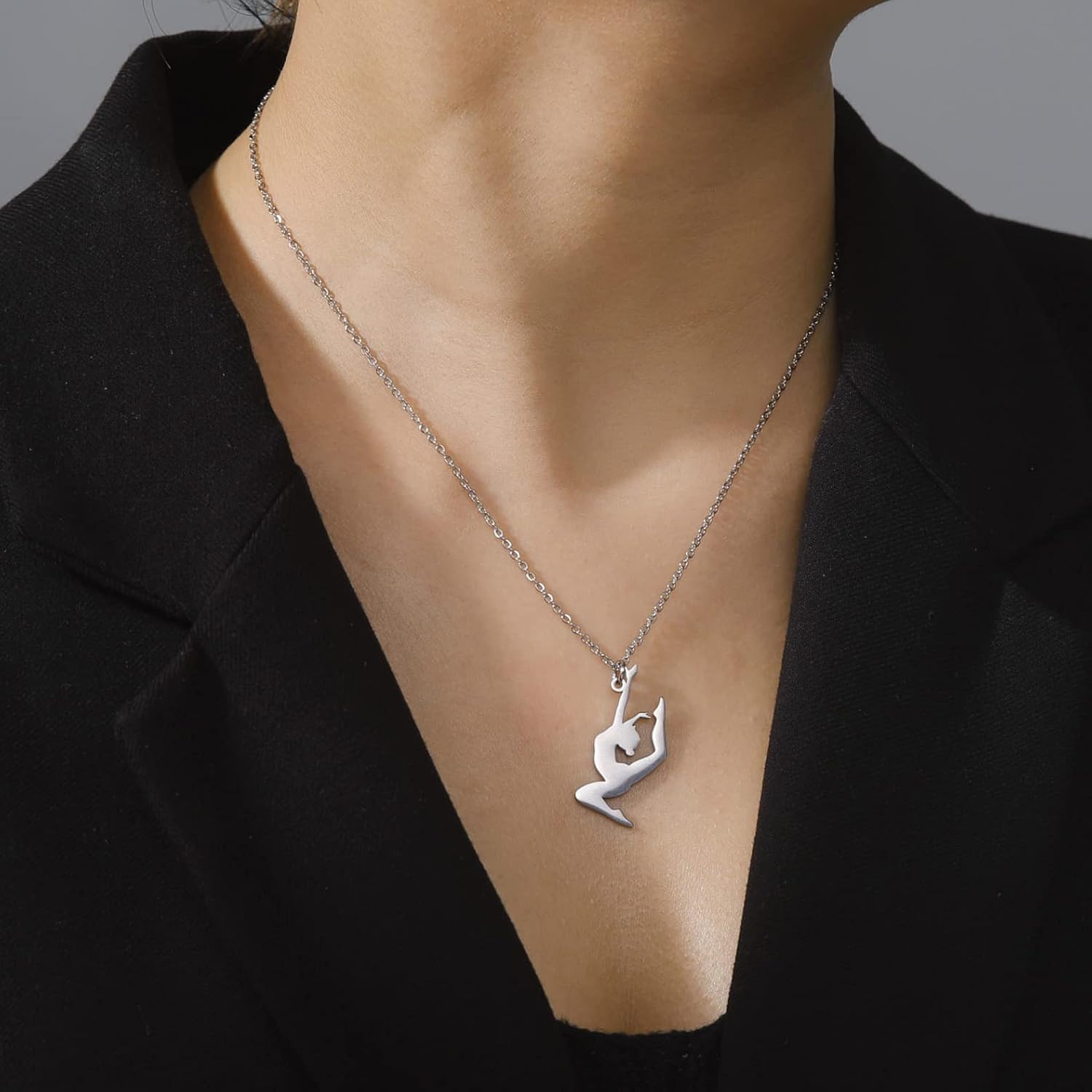 Detalle 2 de EUEAVAN Turner-Anhänger Halskette mit Gymnastik-/Ballett-Motiv – Choker-Schmuck für Mädchen, Damen & Team