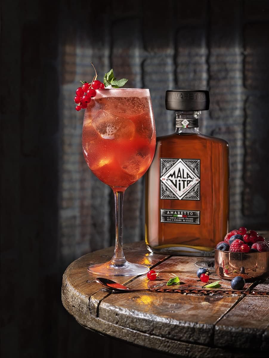 Detalle 2 de Malavita Licor Amaretto 700 ml 🍹